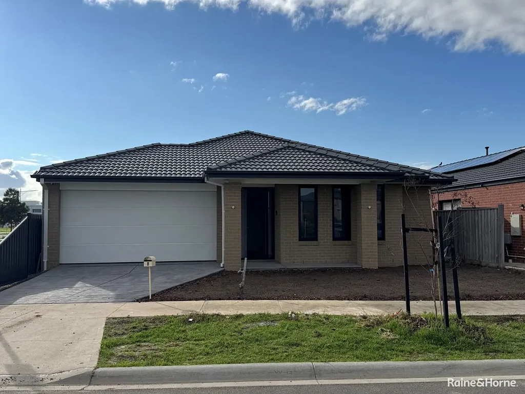 BRAND NEW 4 BEDROOM HOUSE POINT COOK