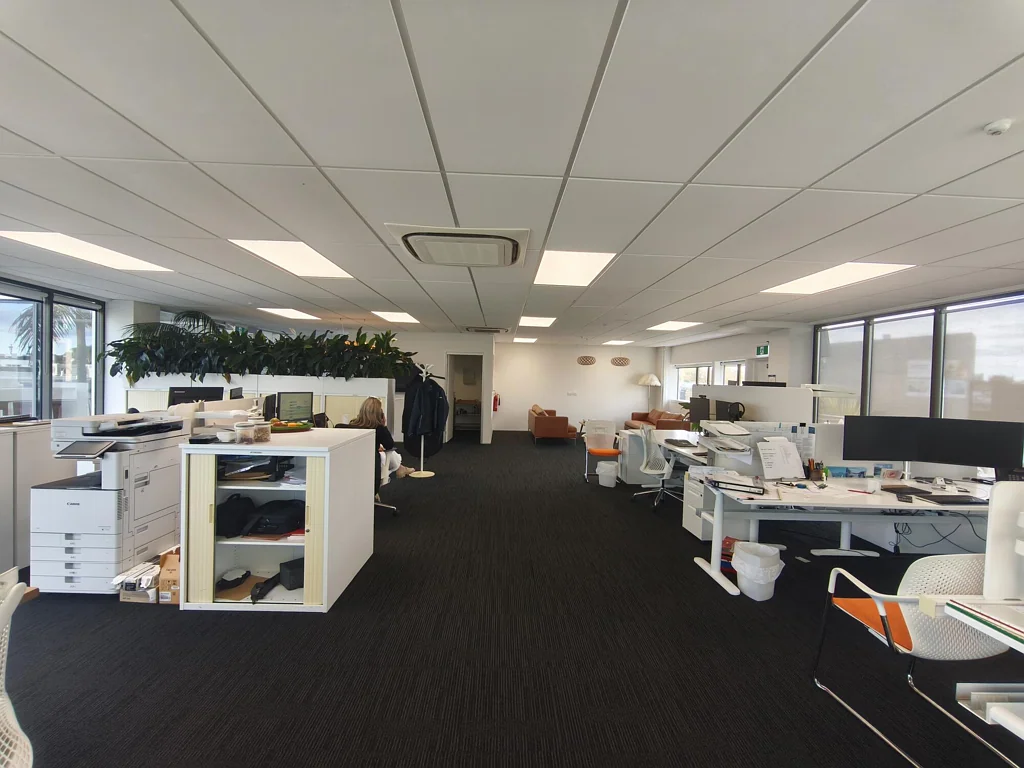 Takapuna  Professional Takapuna workspace with great profile