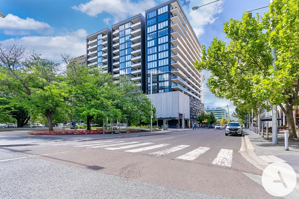 City 2Zimmer Skyline Views & Premium Comfort in the Heart of City - Move-in Ready!