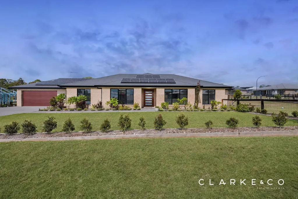 Louth Park 4 Bedroom A SPACIOUS FAMILY HOME IN LOUTH PARK!