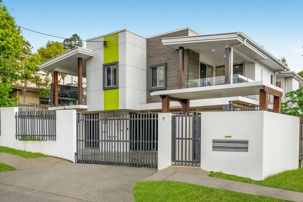 Executive Living | Contemporary Low-Maintenance Apartment Awaits🌿🏡