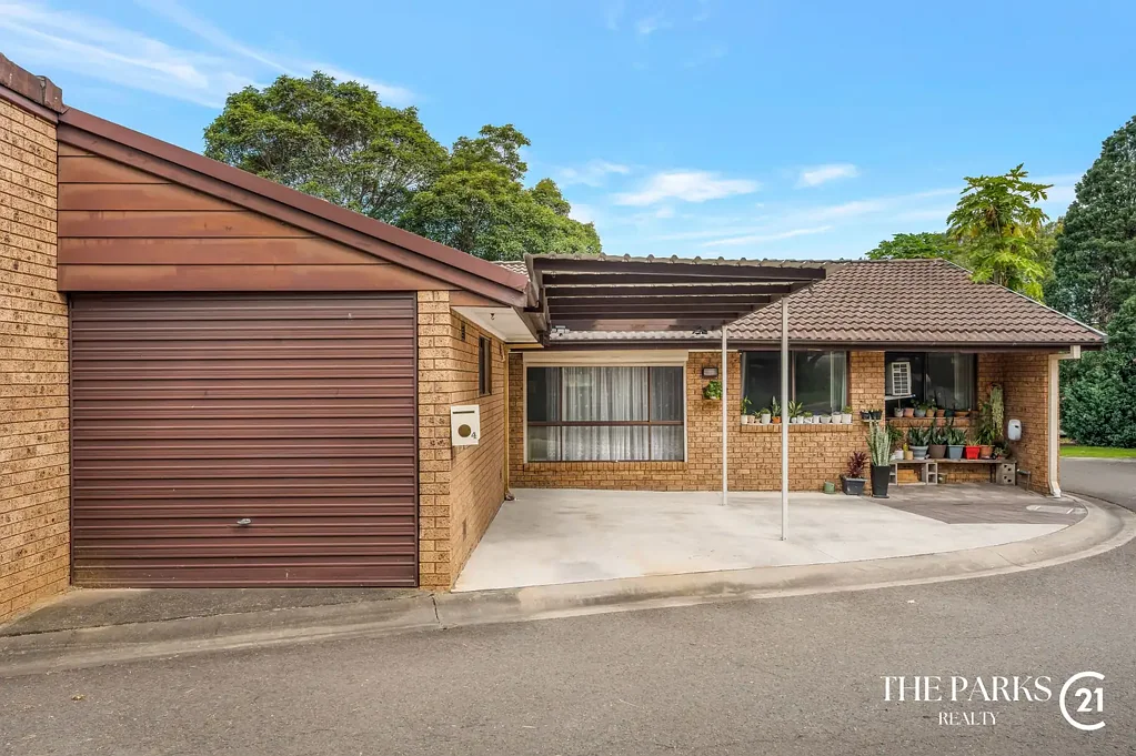 Wetherill Park 3房 三卧联排别墅 宽敞布局 主卧套卫 后院Pergola 车库车棚 便利交通 设施齐全 黄金地段 3 BEDROOM TOWNHOUSE! GARAGE + CAR PORT