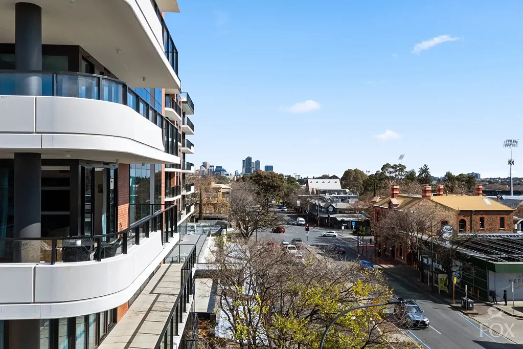 Norwood 3房  'Treetops' - Designer North - East corner living above the heart of Norwood