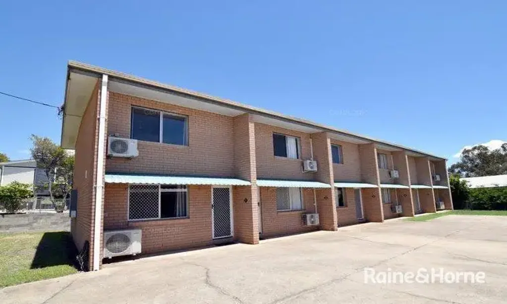 2 BEDROOM UNIT, AIR CONDITIONING, CENTRAL LOCATION