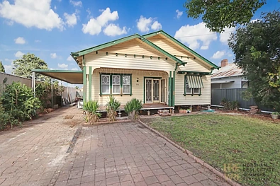 Horsham 3 Slaapkamer Updated Character Home with Room to Improve