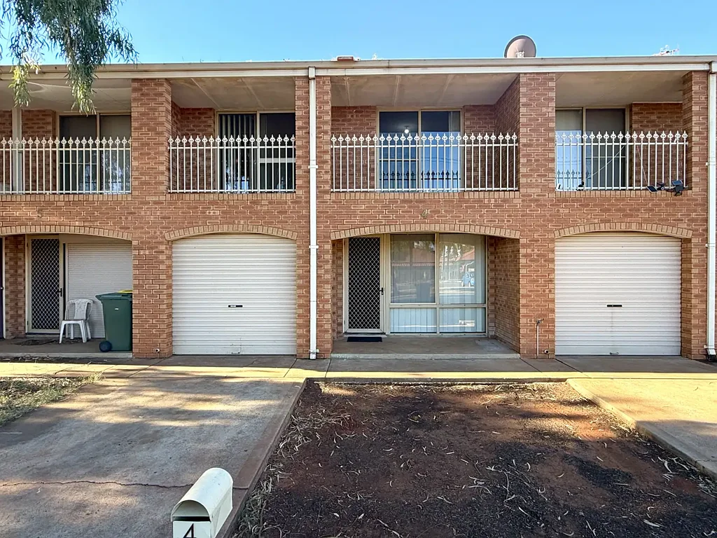 3x1 Townhouse in Central Location