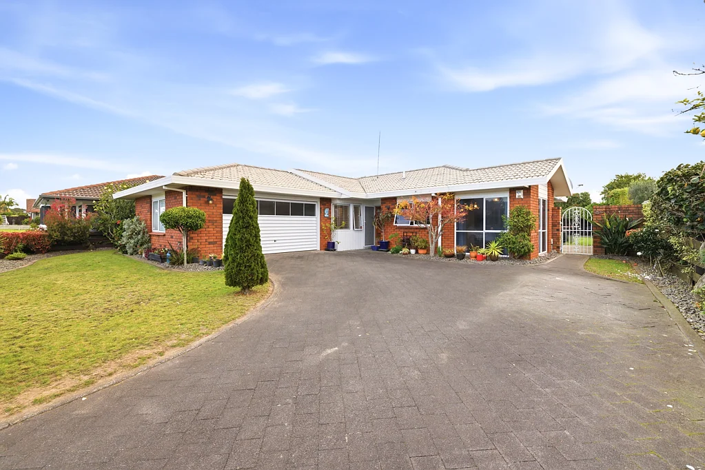 Mount Maunganui 3Moenga Brick, Tile & a Great Mount Lifestyle