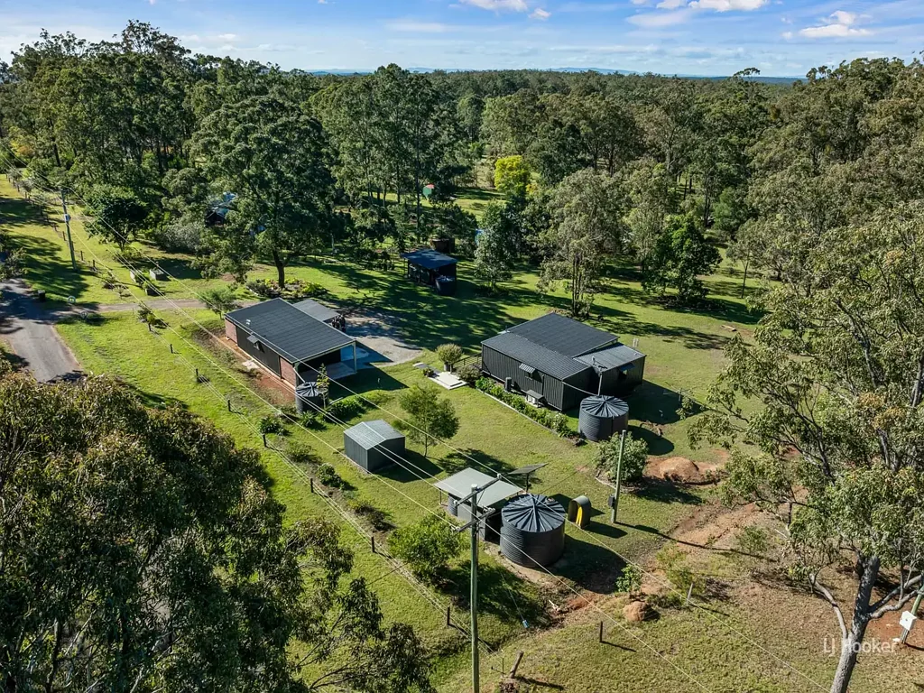Blackbutt 3બેડરૂમ Exceptional Lifestyle Acreage with Three Quality Tiny Homes. Just 1.5km to Black