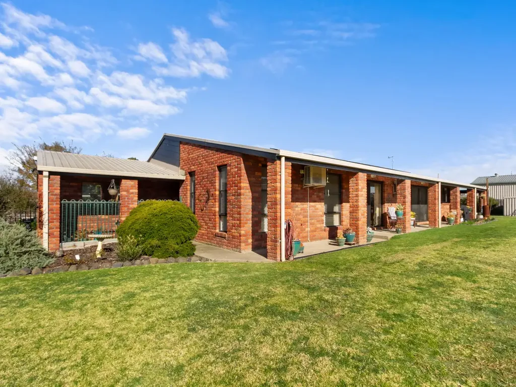 10 Lorrayne Court, Maffra, VIC 3860