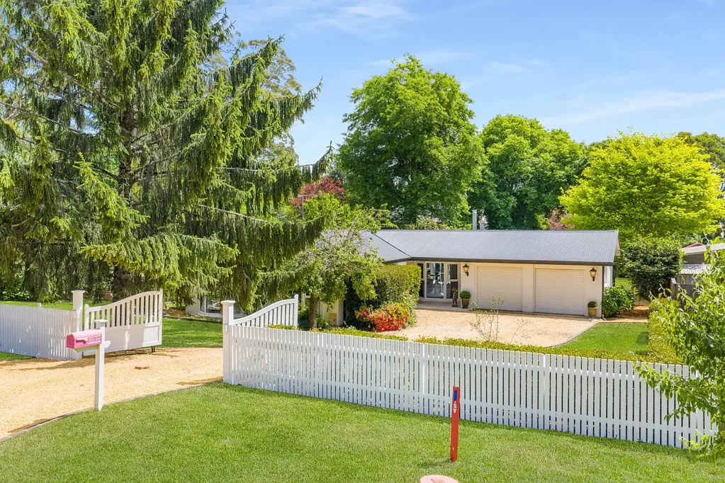 Burrawang 4房  Timeless Country Elegance and Impeccable Contemporary Comfort