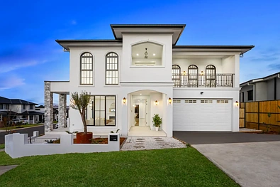 Gables 6 Slaapkamer Elegant French Provincial Masterpiece with Pool | 6 Bedrooms, 4 Bathrooms