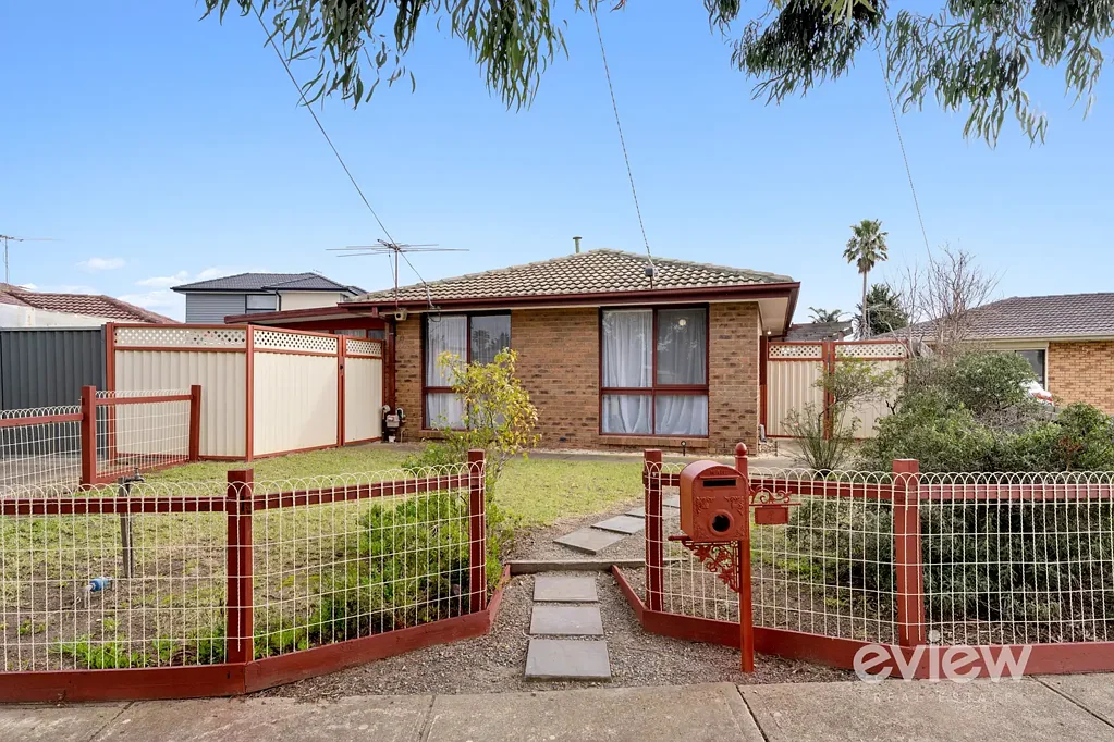 Welcome Home to Easy Family Living in Werribee!