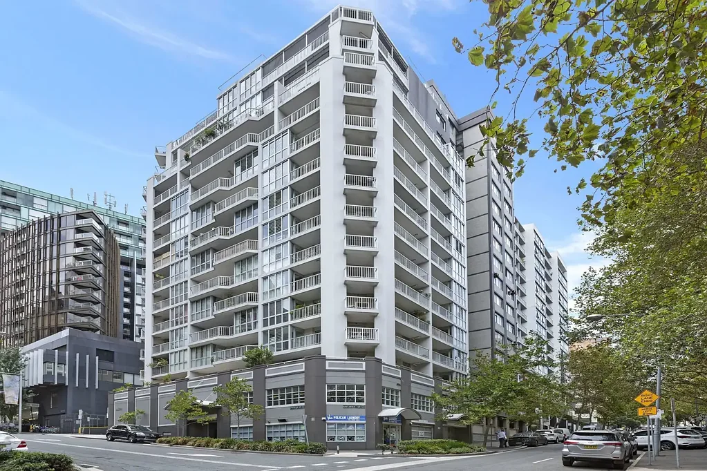 Contemporary One Bedroom Apartment in the 'Madison' Complex