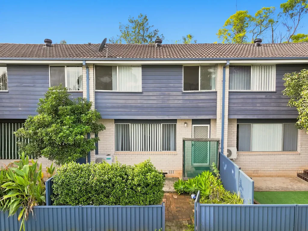 Campbelltown 3 Slaapkamer Effortless Two-Story Living in the Heart of Campbelltown