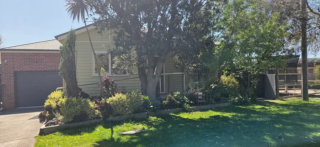 A rare find, 2BR home, meticulously presented, garage with workshop / hobby area