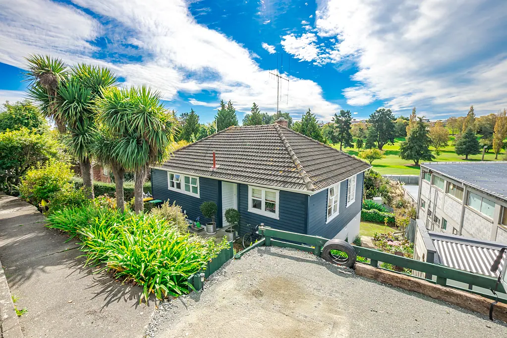 Highfield 2침실 Retro Retreat with Golf Course Frontage