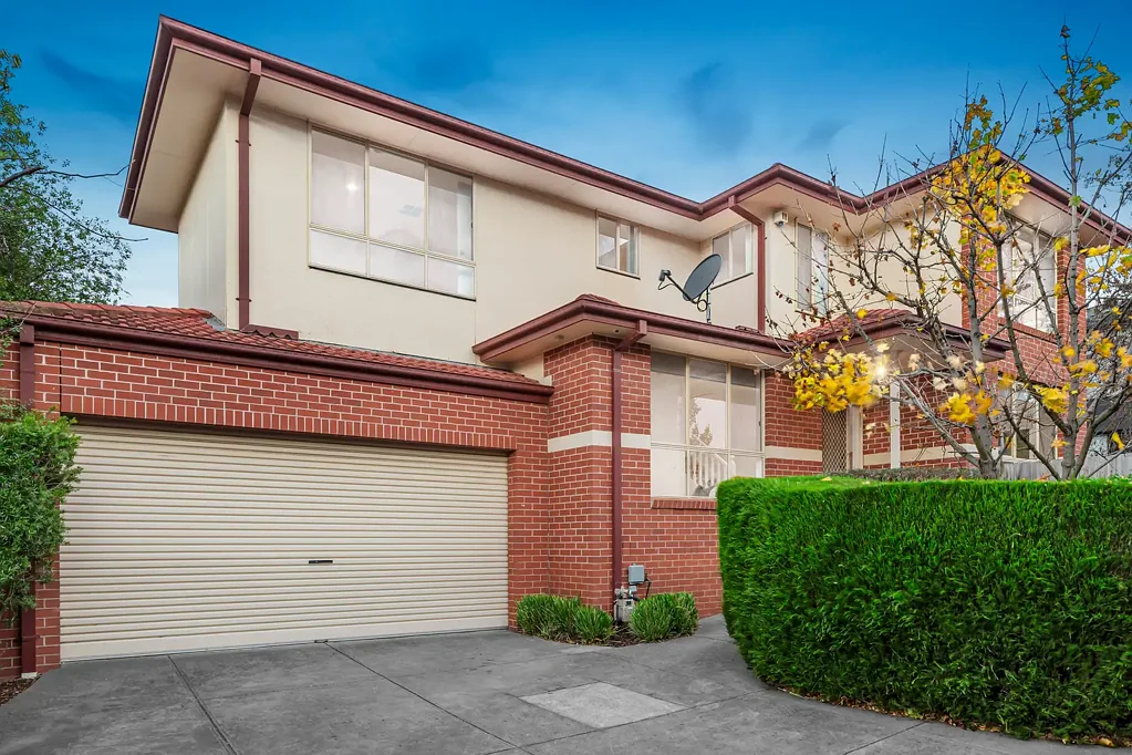 Heidelberg Heights 3침실 Spacious, Stylish And Superbly Located