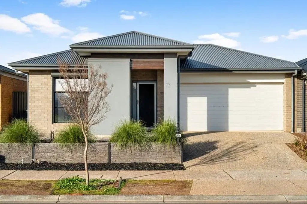 Modern Family Living in a Convenient Location