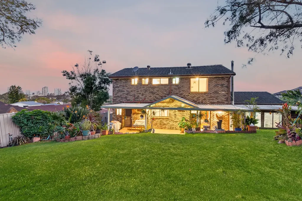 Wentworthville 4房 稀有 1,222 平方米私人门控住宅，可欣赏 Parramatta 景观 Rare Private Gated Haven With Parramatta Views