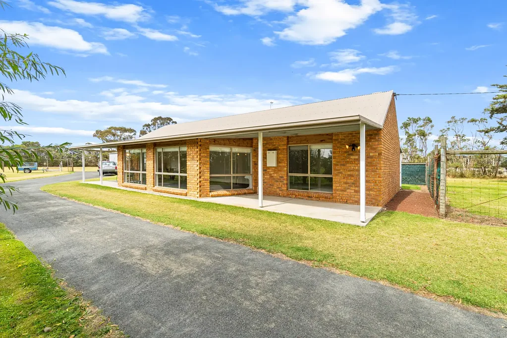 Sale 3 Bedroom Regional Living On The Edge Of Town
