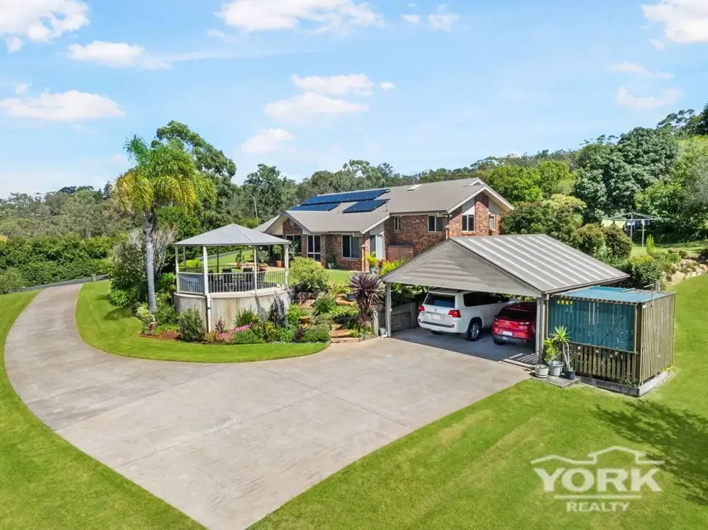 15 Manteit Court, Mount Rascal, QLD 4350