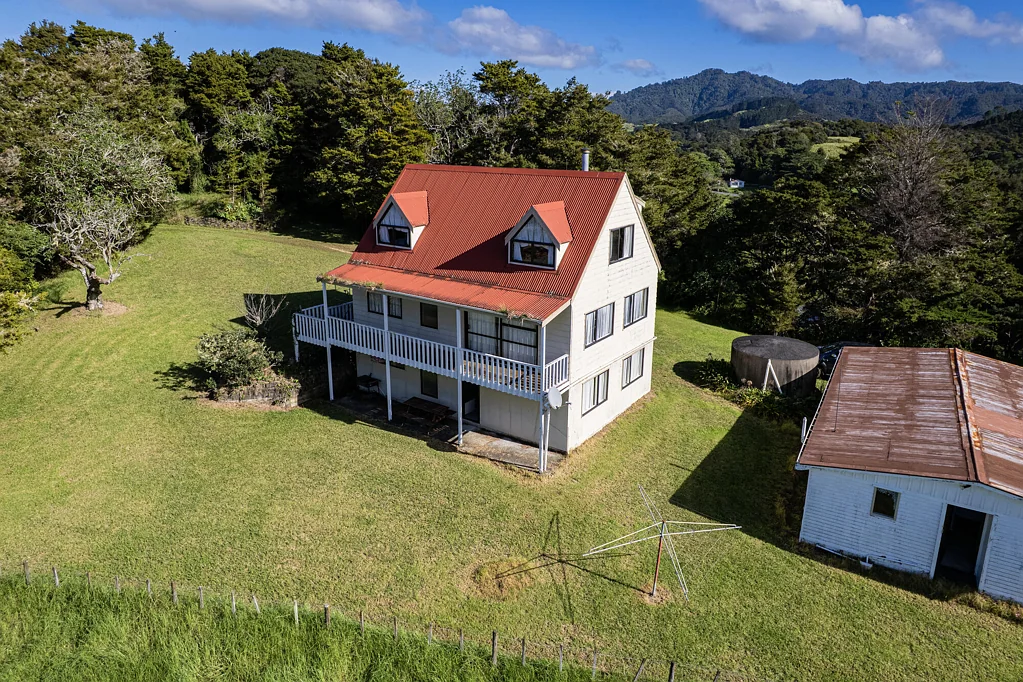 Russell Surrounds 3Habitaciones Outstanding Lifestyle Renovation Opportunity!