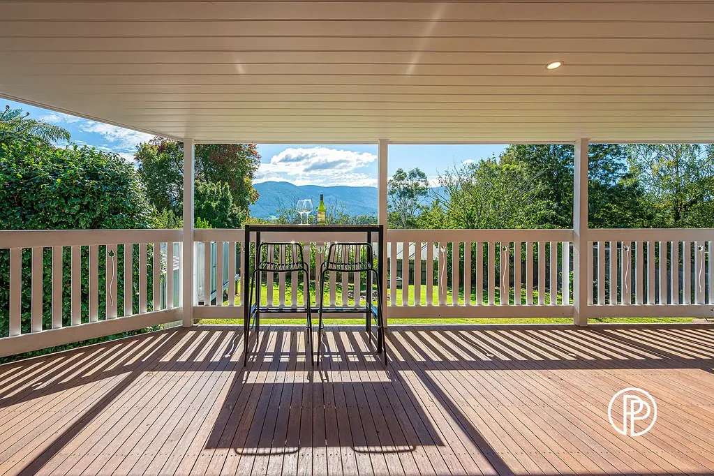 Yarra Junction 4कमरा SPACIOUS FAMILY LIVING WITH STUNNING MOUNTAIN VIEWS - WALKING DISTANCE TO TOWN
