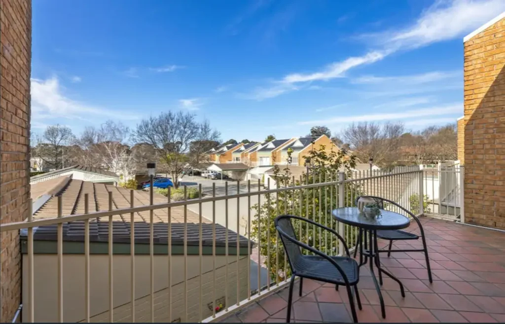 Clean and spacious two bedroom flat