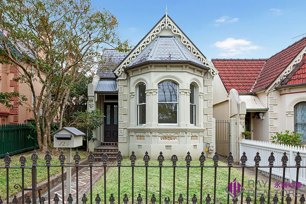 Spacious Six Bedroom Home in Annandale