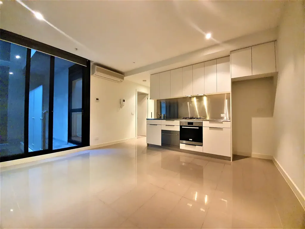 LANEWAY APARTMENT WITH FLEXIBLE SECOND ROOM IN THE PRESTIGIOUS 'THE COROMANDEL'