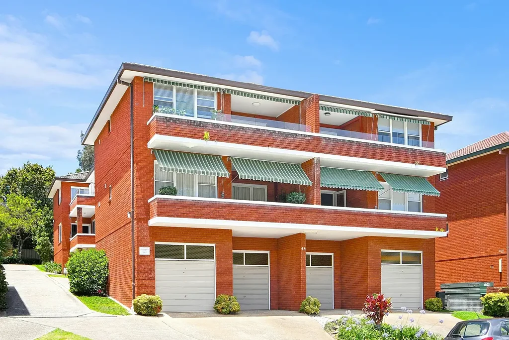 Spacious 3-Bedroom Corner Unit in the Heart of Oatley