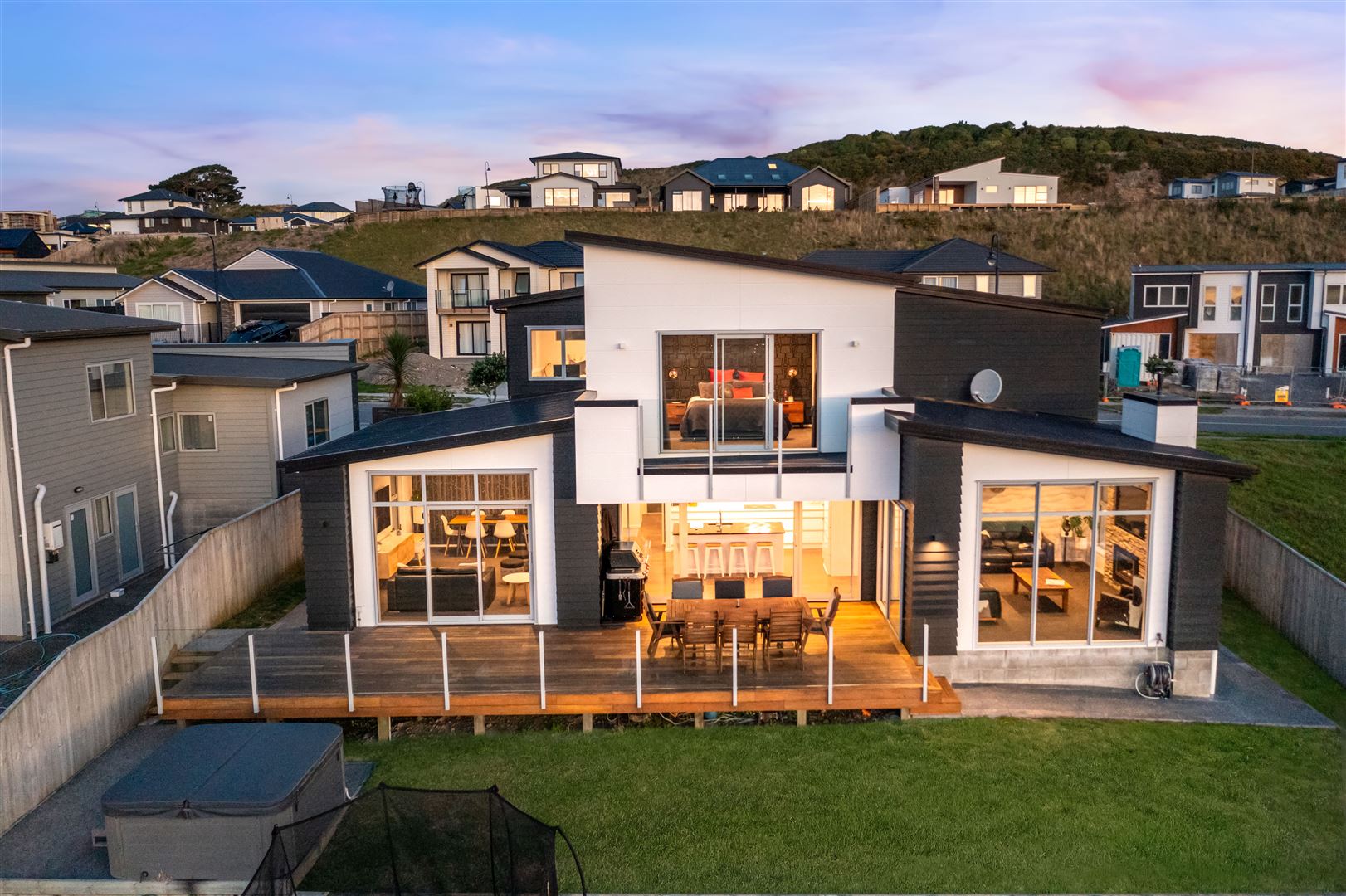 78 Queen Charlotte Drive, Aotea, Porirua, 4 Schlafzimmer, 2 Badezimmer