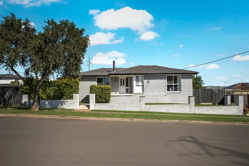 Greystanes 3房  Generous Corner Block | Endless Possibilities