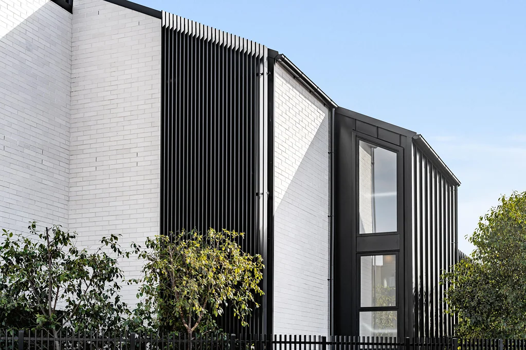 Remuera 3房  Elevated, sun-filled and near new
