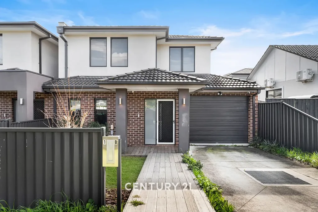 Doveton 4房 现代临街住宅 – 时尚、宽敞、如新！ Modern Street Frontage Townhome – Stylish, Spacious & Like New!