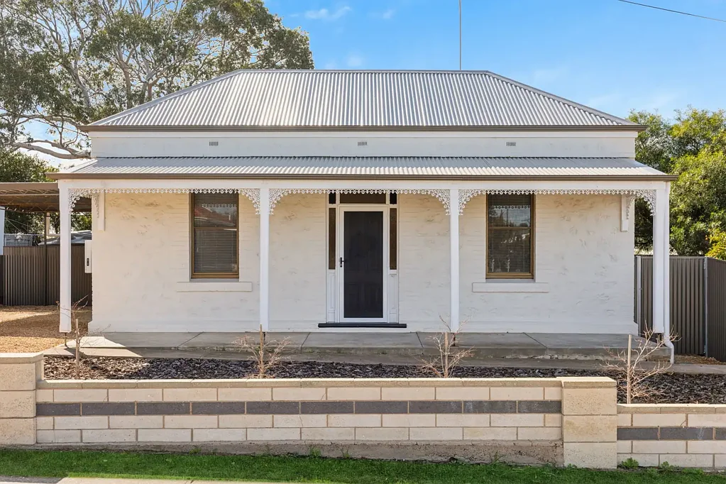 Modern Living - Ideal Location
