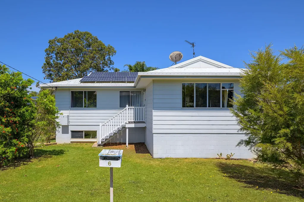 6 Loder Street, Southside, QLD 4570
