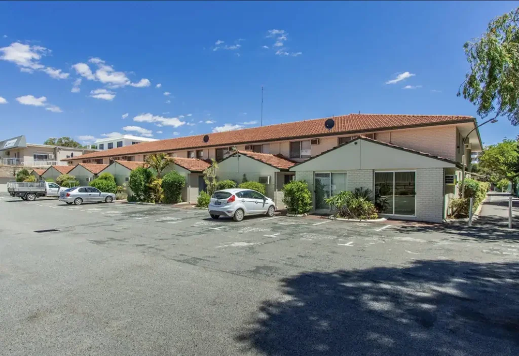 Easy-care Apartment - Close to Everything!