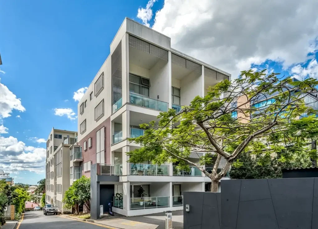 Spacious Furnished 3 Bedroom Apartment in Spring Hill