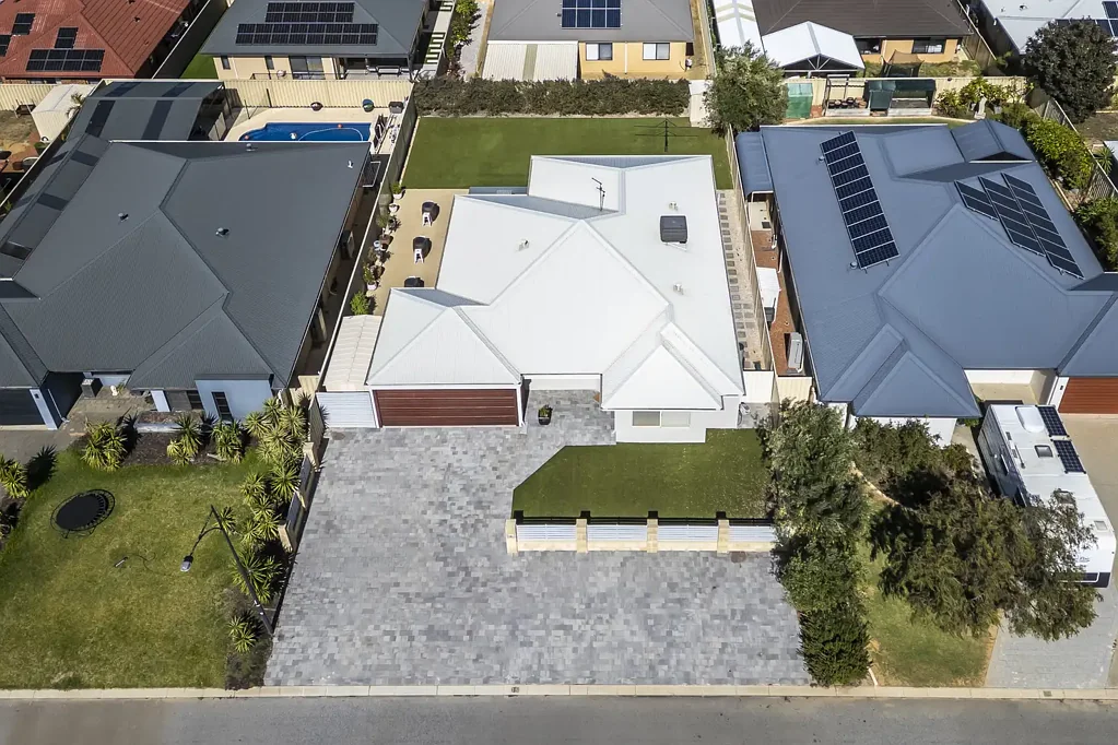 Butler 4房  Your Coastal Sanctuary Awaits: Space, Style, and Sunshine.