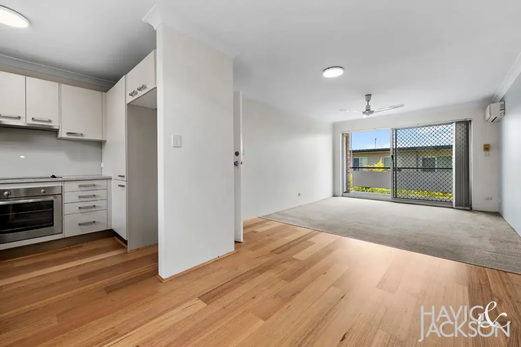 WELL PRESENTED LIVING IN GREAT NUNDAH LOCATION - CLOSE TO EVERYTHING!