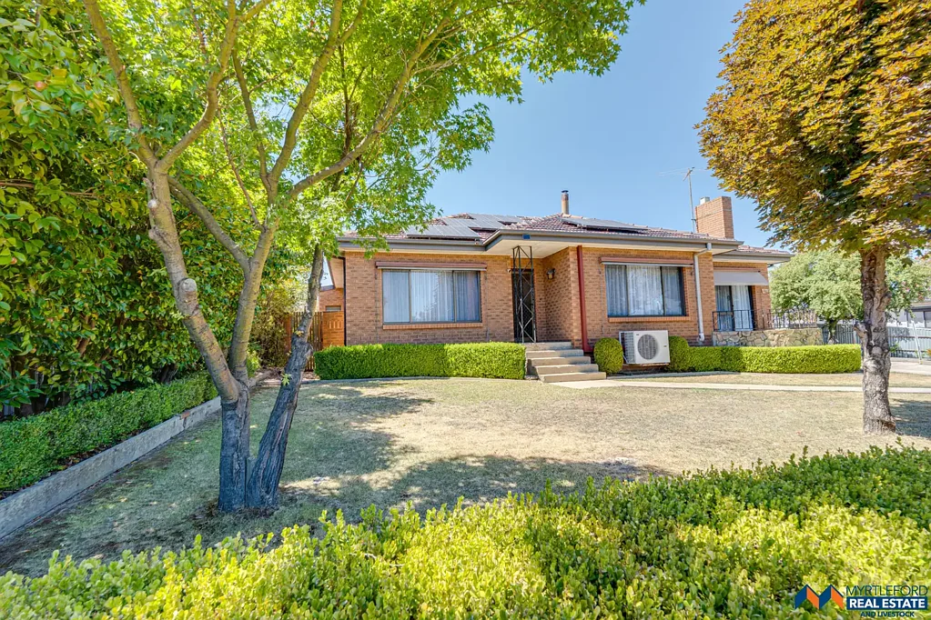 Myrtleford 3બેડરૂમ Brick Home Corner Block