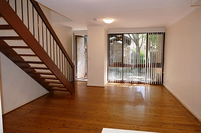 9/74 Floss Street, Hurlstone Park, NSW 2193, 2 chambres, 1 salles de bain, Townhouse