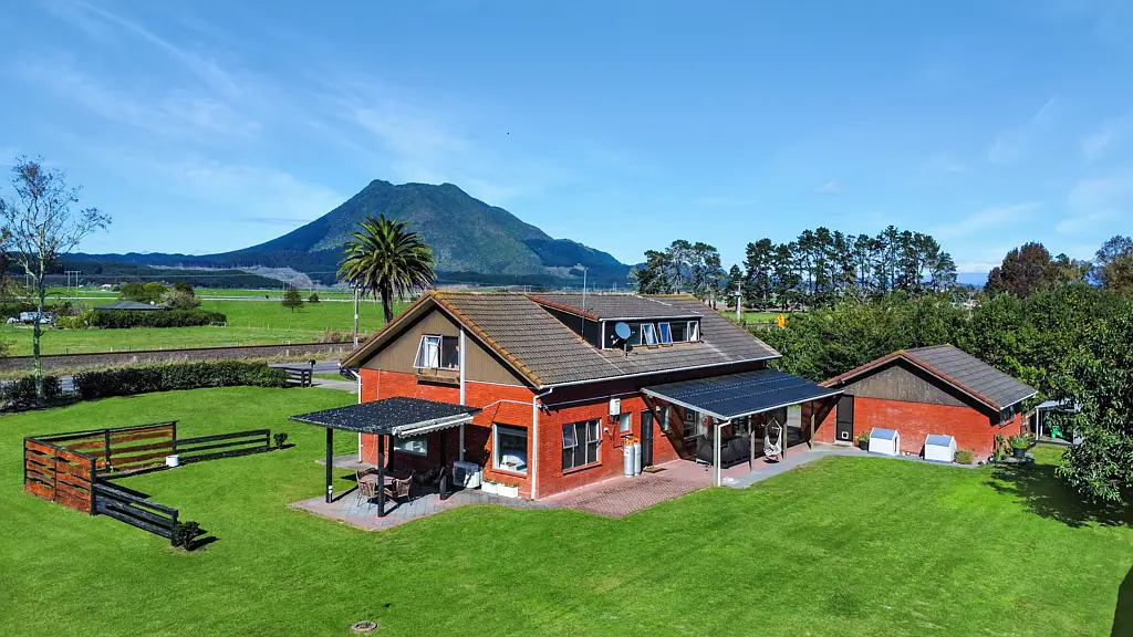 Kawerau 5房  Spacious family living, inside and out!