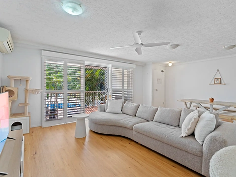 Burleigh Heads 2 Bedroom Spacious Apartment - 200m from Tallebudgera Creek