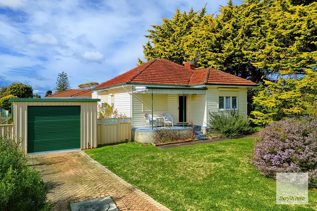 10 Lurline Street, Orana, WA 6330