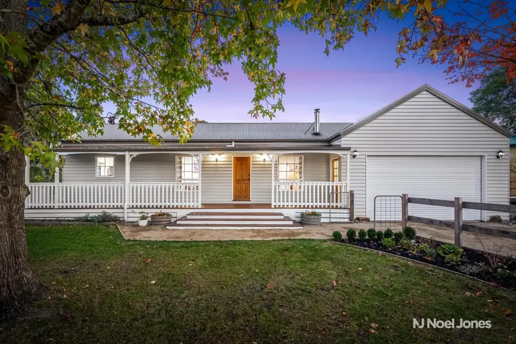 4 View Street, Wandin North, VIC 3139