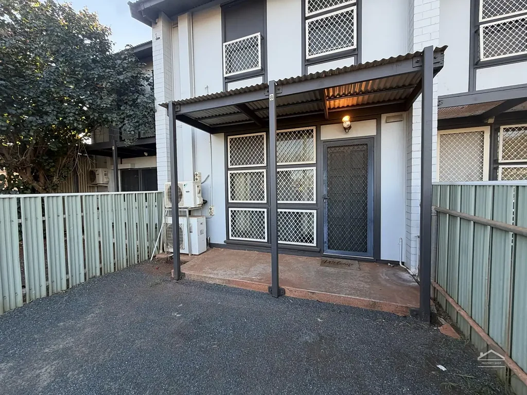 Low Maintenance Renovated Town House!