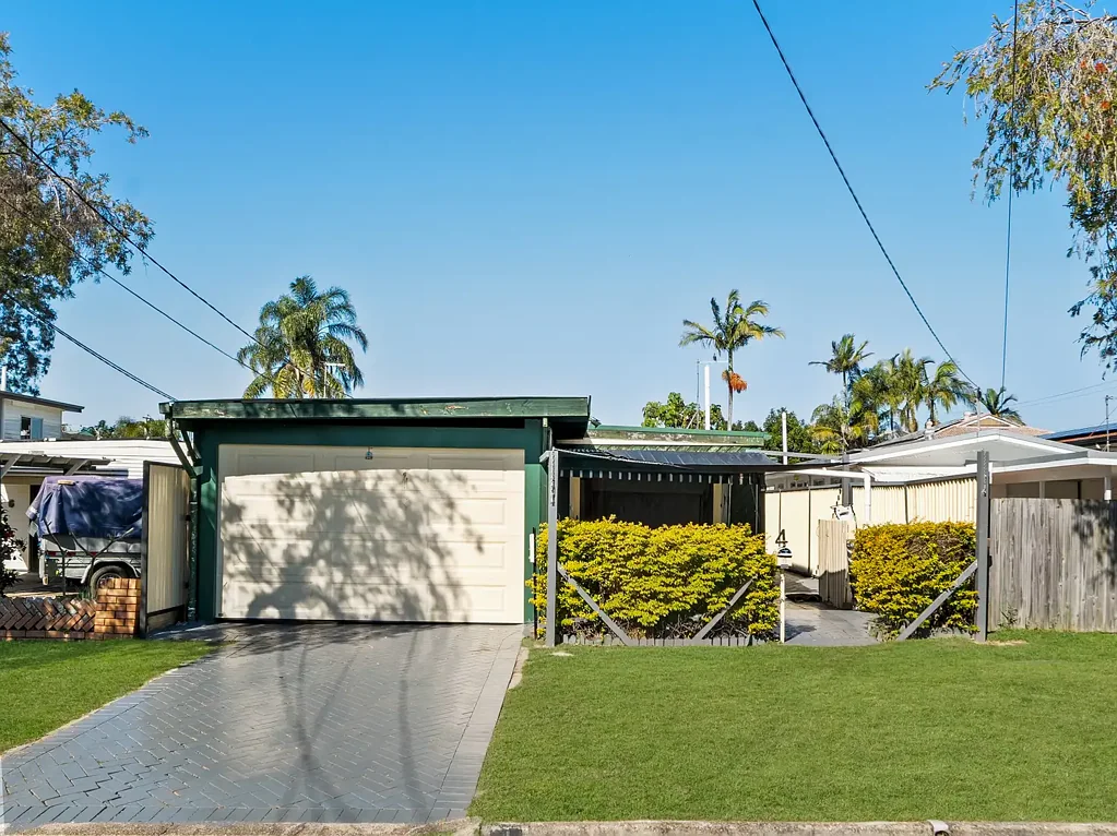 Redcliffe 2房 Redcliffe市中心的单层砖房，潜力巨大 Lowset Brick with Huge Potential in Central Redcliffe