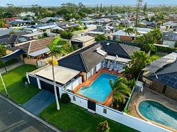 8 Eacham Avenue, Coombabah